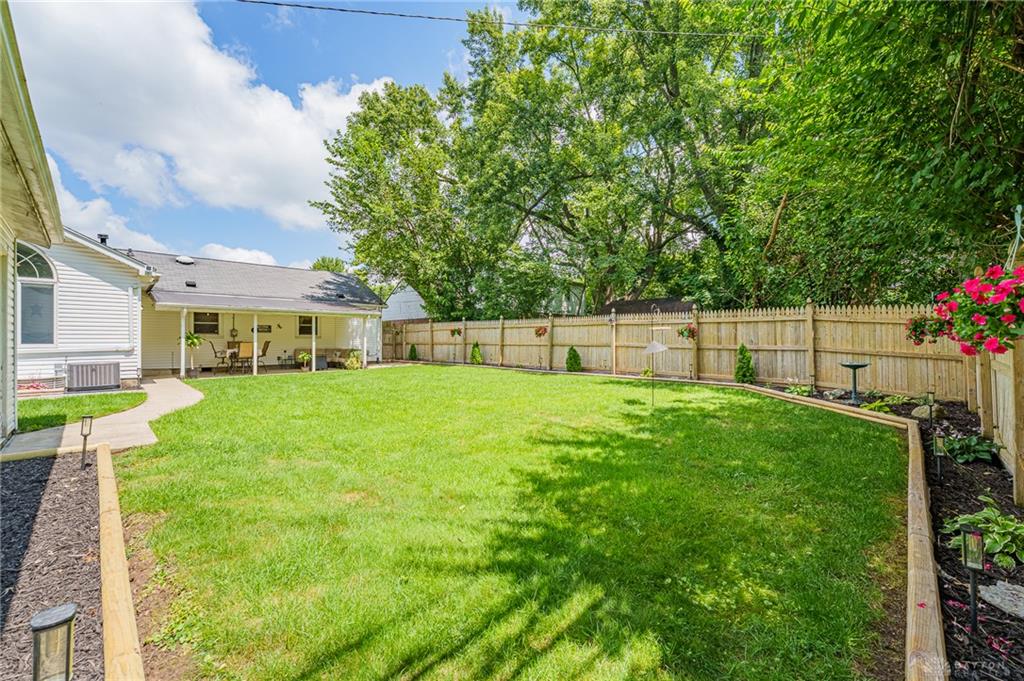 516 Earnshaw Property Photo 14