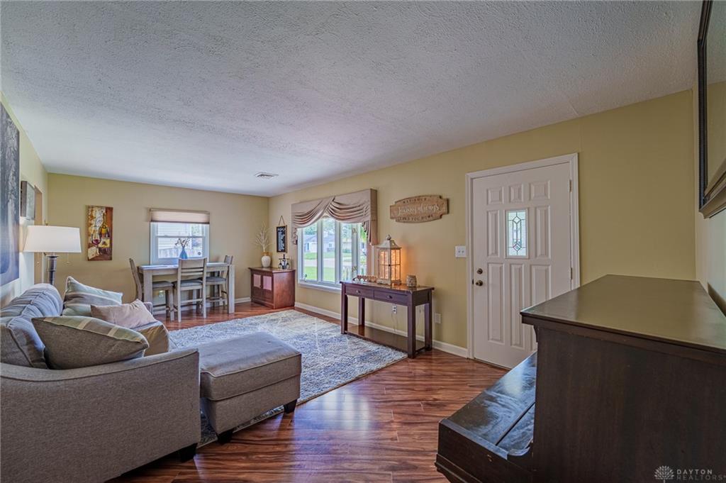 516 Earnshaw Property Photo 23