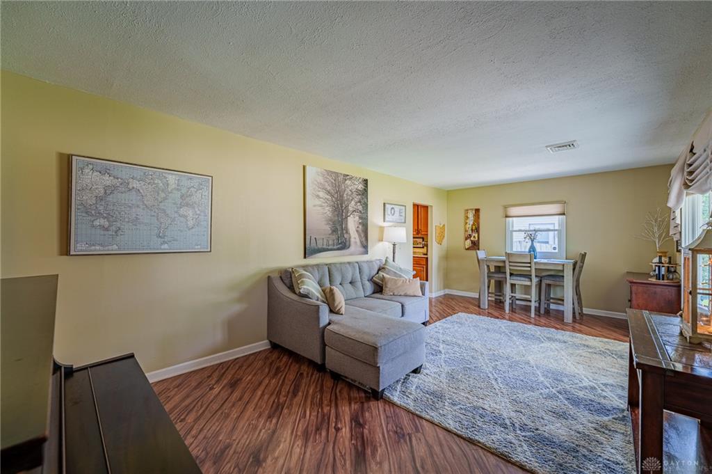 516 Earnshaw Property Photo 25