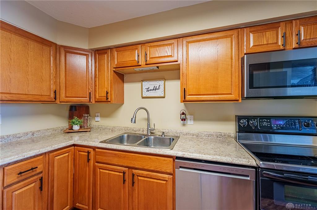 516 Earnshaw Property Photo 26