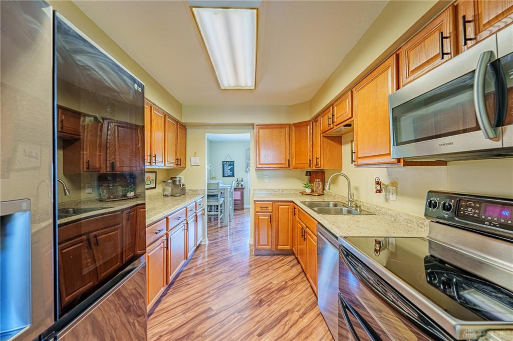 516 Earnshaw Property Photo 27