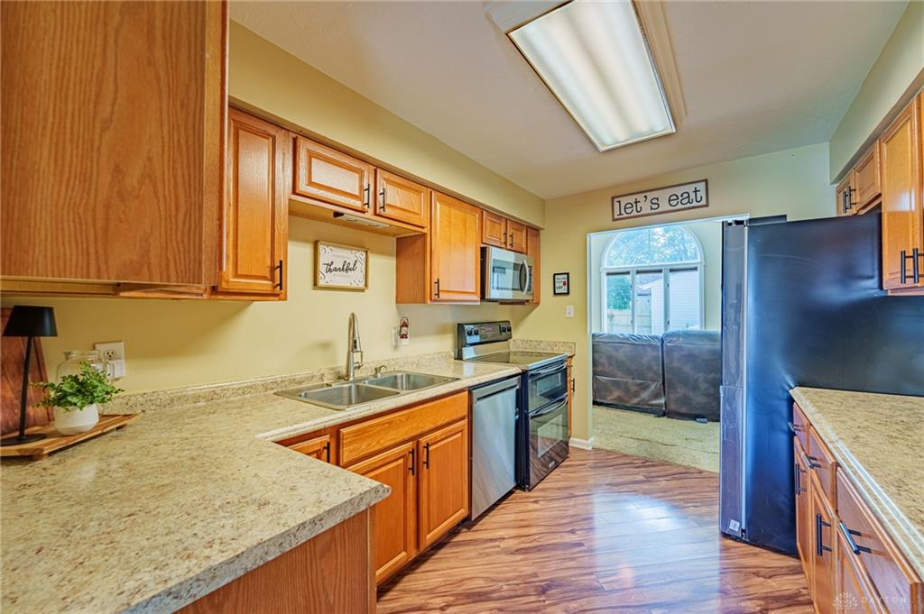 516 Earnshaw Property Photo 29