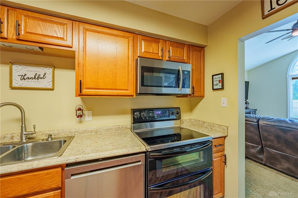 516 Earnshaw Property Photo 31