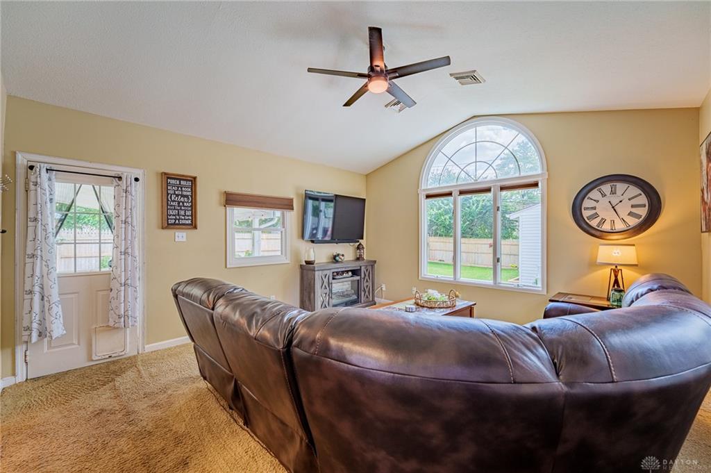 516 Earnshaw Property Photo 32