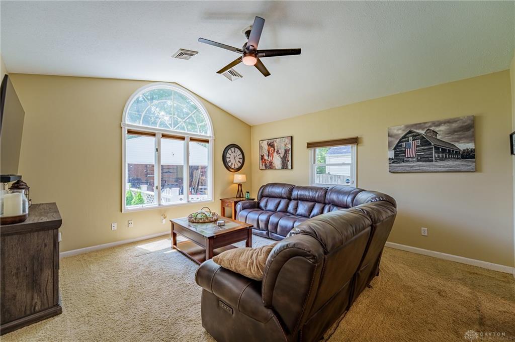 516 Earnshaw Property Photo 33