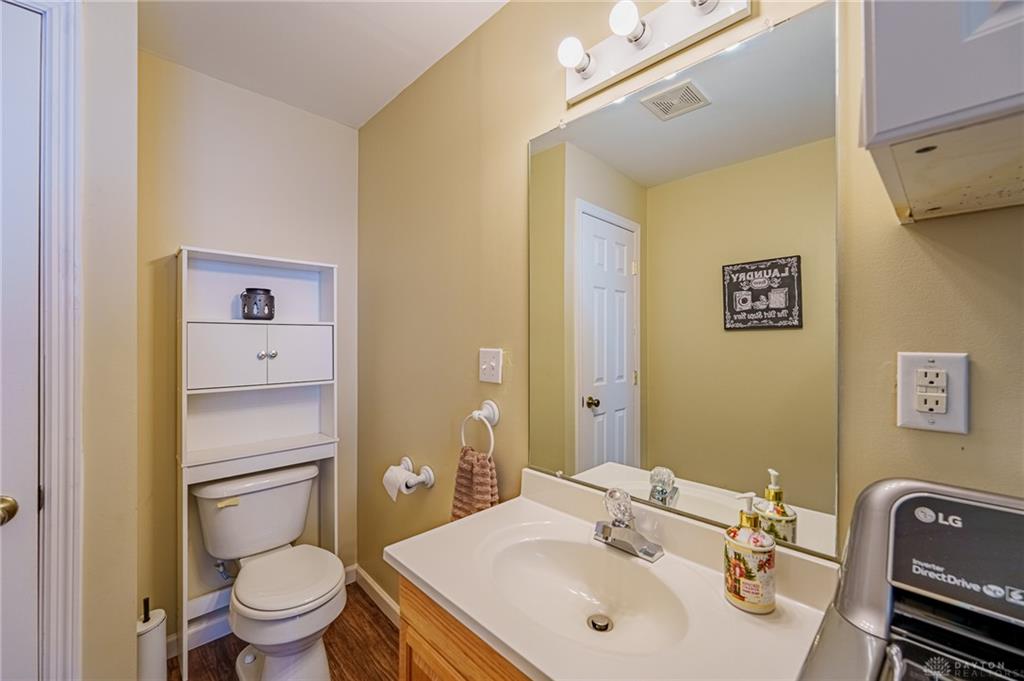 516 Earnshaw Property Photo 36