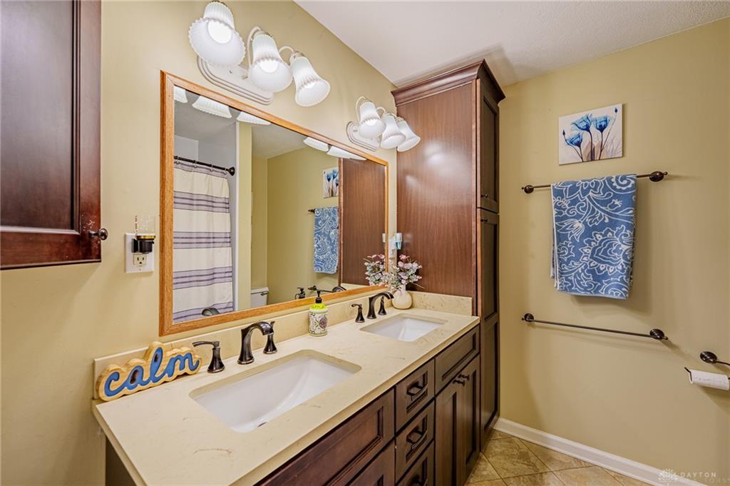 516 Earnshaw Property Photo 38