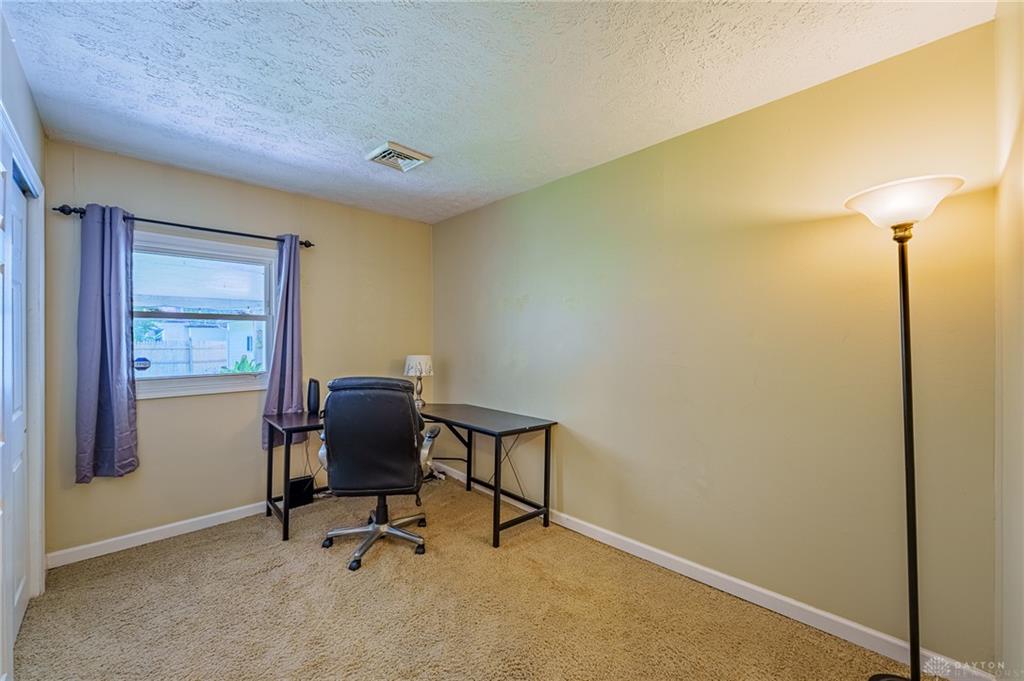 516 Earnshaw Property Photo 40