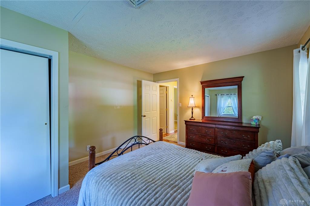 516 Earnshaw Property Photo 43
