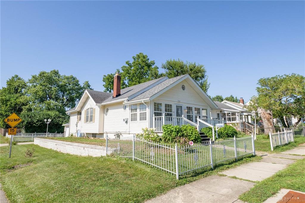 956 Chelsea Property Photo 3