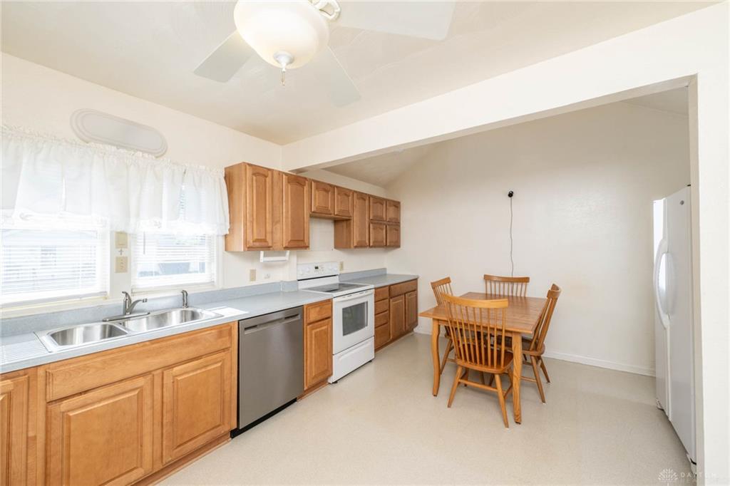 956 Chelsea Property Photo 6