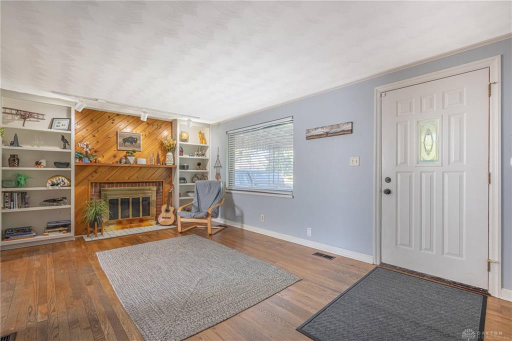 928 S Broadview Property Photo 4
