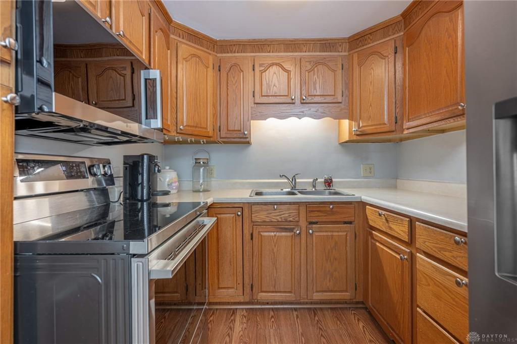 928 S Broadview Property Photo 9