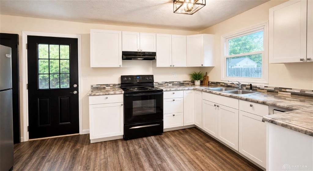 1597 Seabrook Property Photo 4