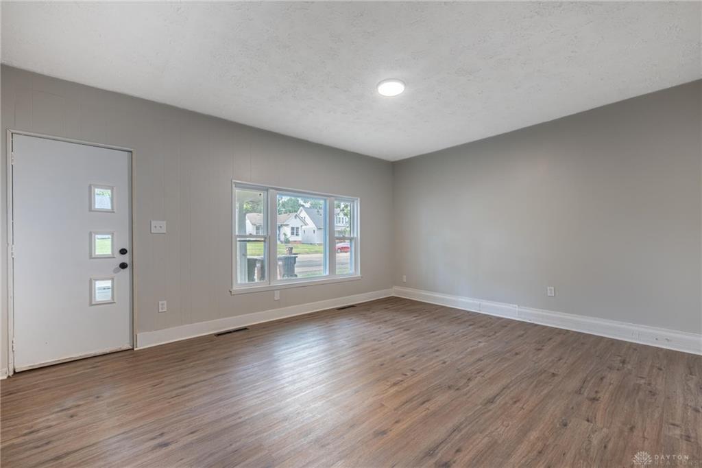 637 E Main Property Photo 2