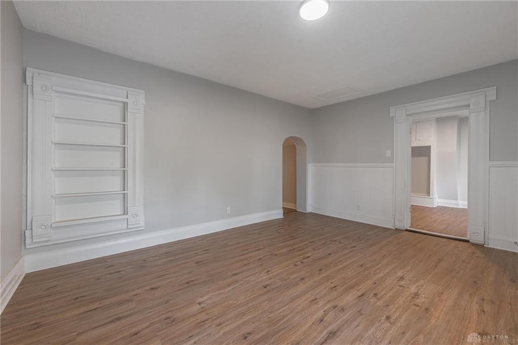 637 E Main Property Photo 3