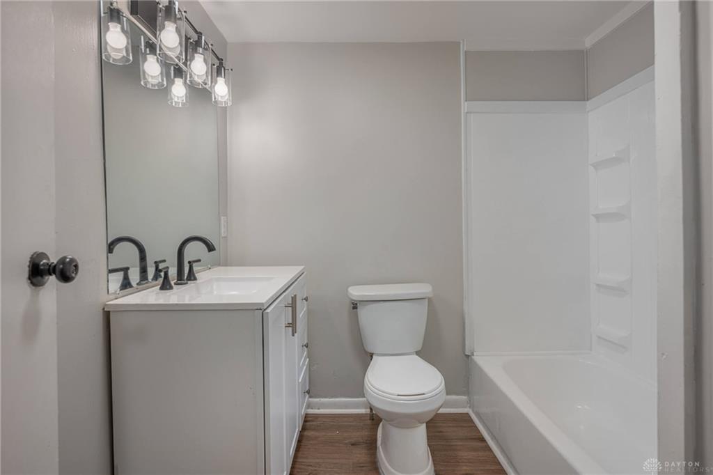 637 E Main Property Photo 16