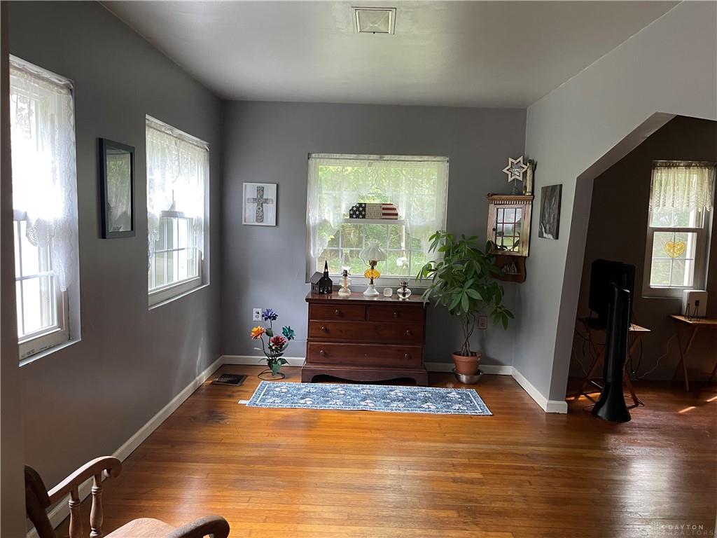 9012 Free Short Property Photo 5