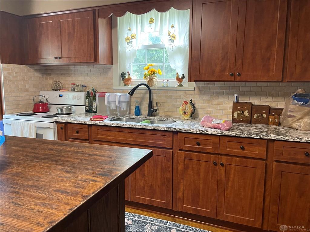 9012 Free Short Property Photo 7