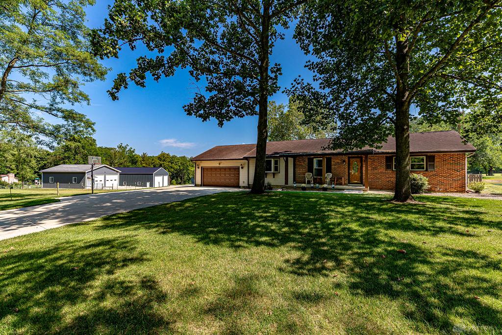 9152 Free Short Property Photo 1