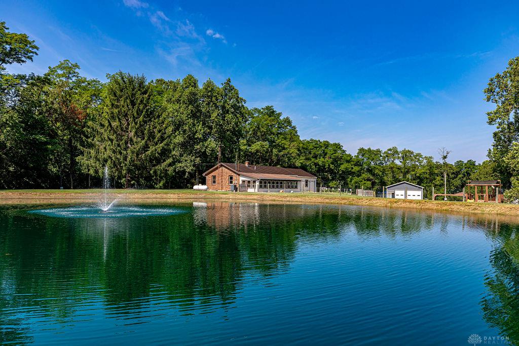 9152 Free Short Property Photo 3