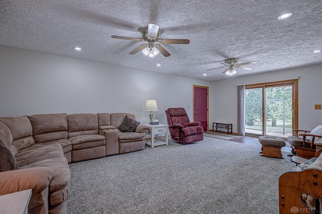 9152 Free Short Property Photo 4