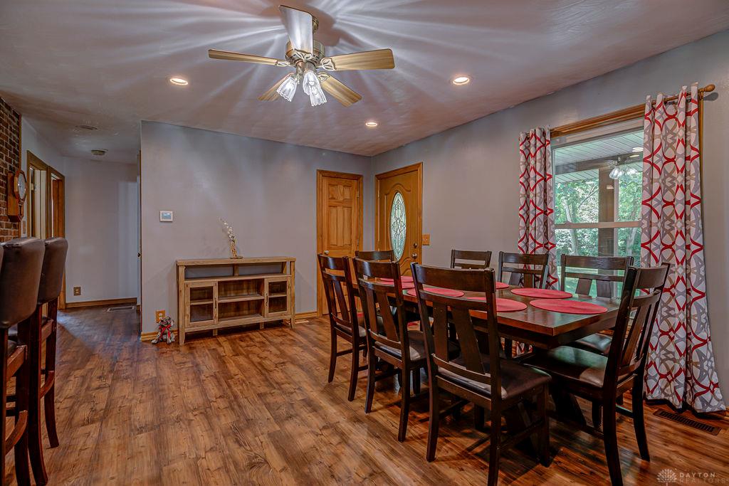 9152 Free Short Property Photo 11