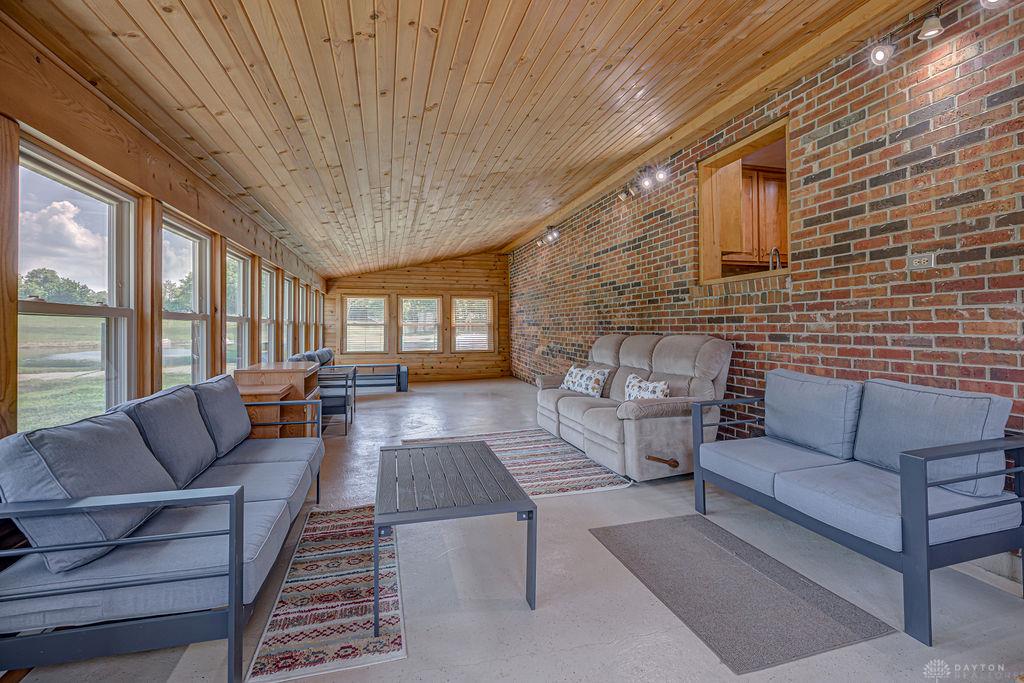 9152 Free Short Property Photo 18