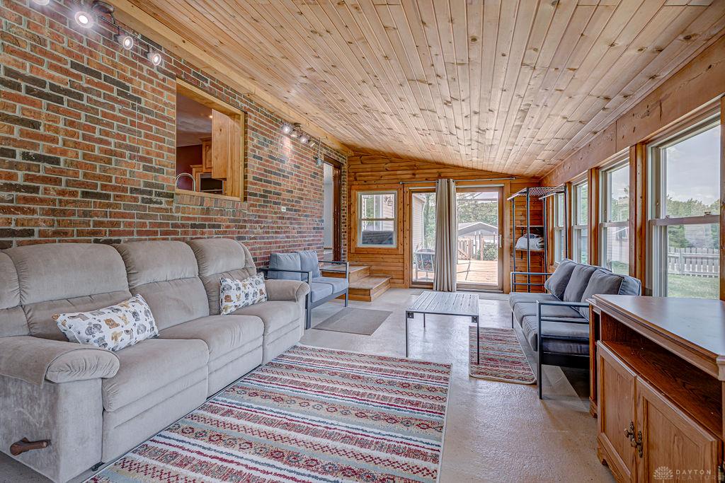 9152 Free Short Property Photo 19
