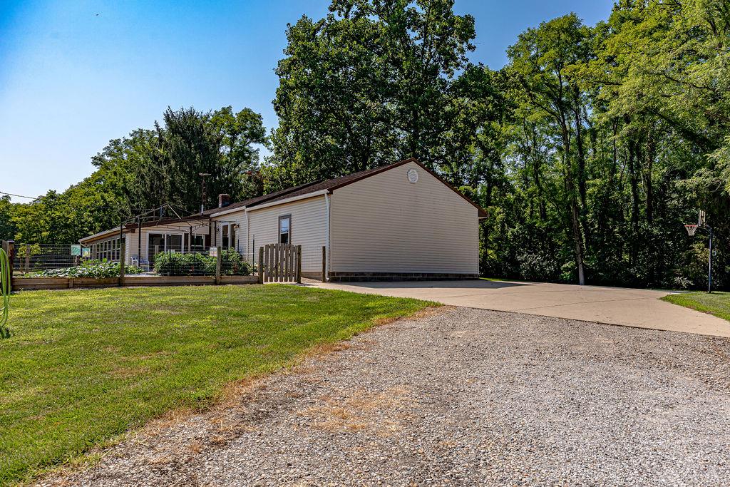 9152 Free Short Property Photo 35