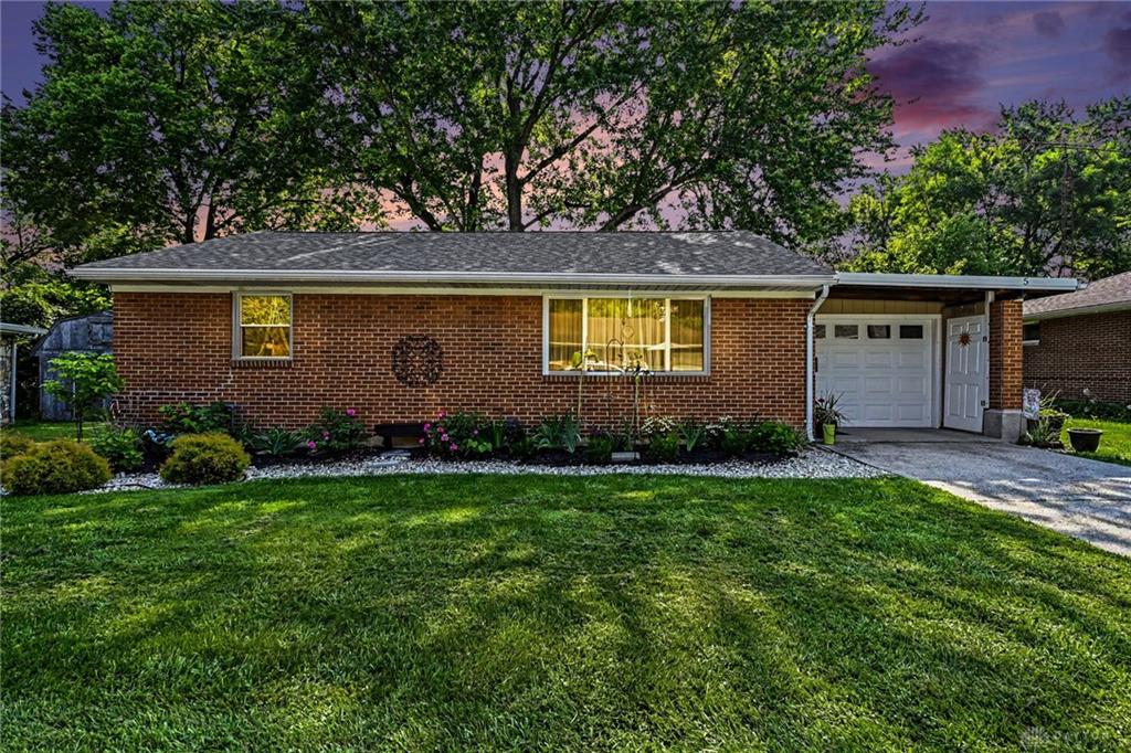 5 Circle Property Photo 1