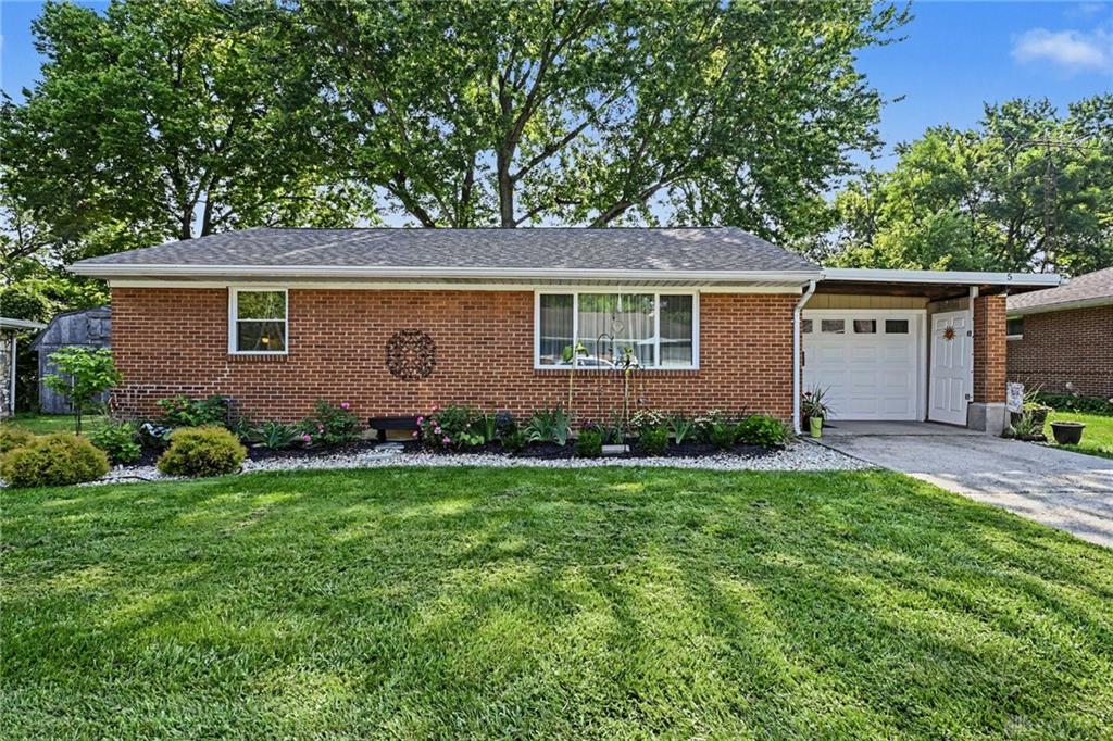 5 Circle Property Photo 2