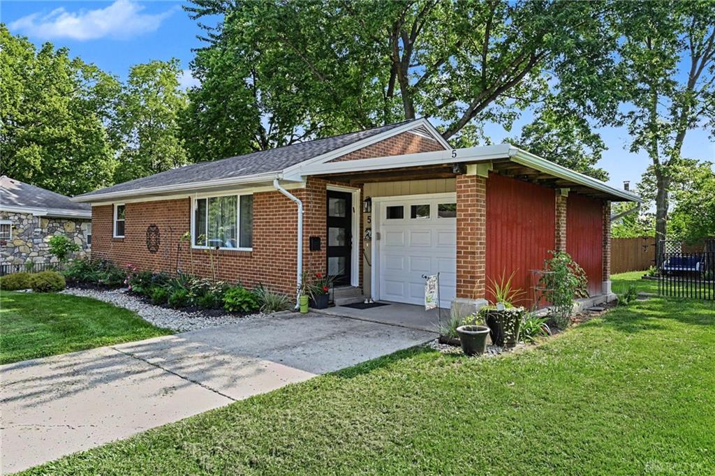 5 Circle Property Photo 4