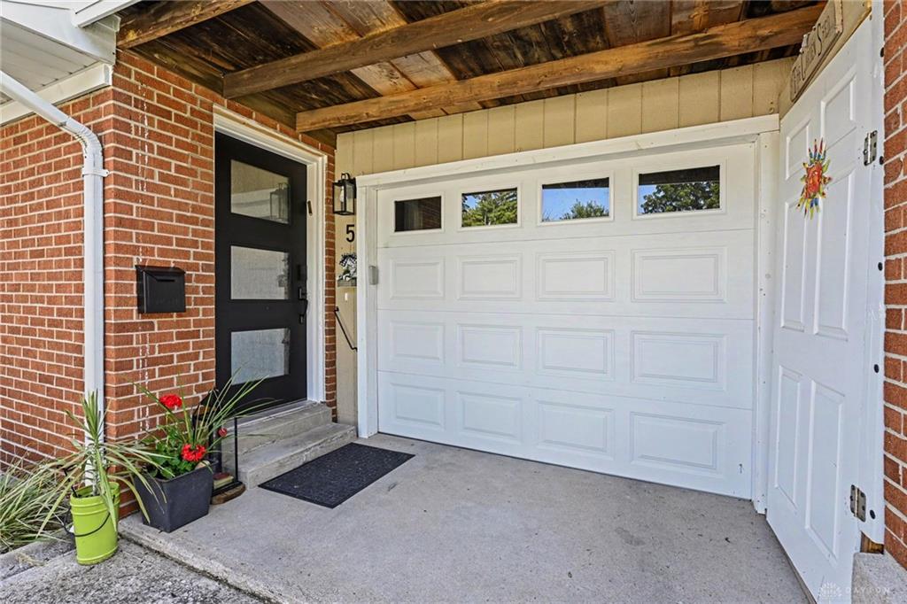 5 Circle Property Photo 5