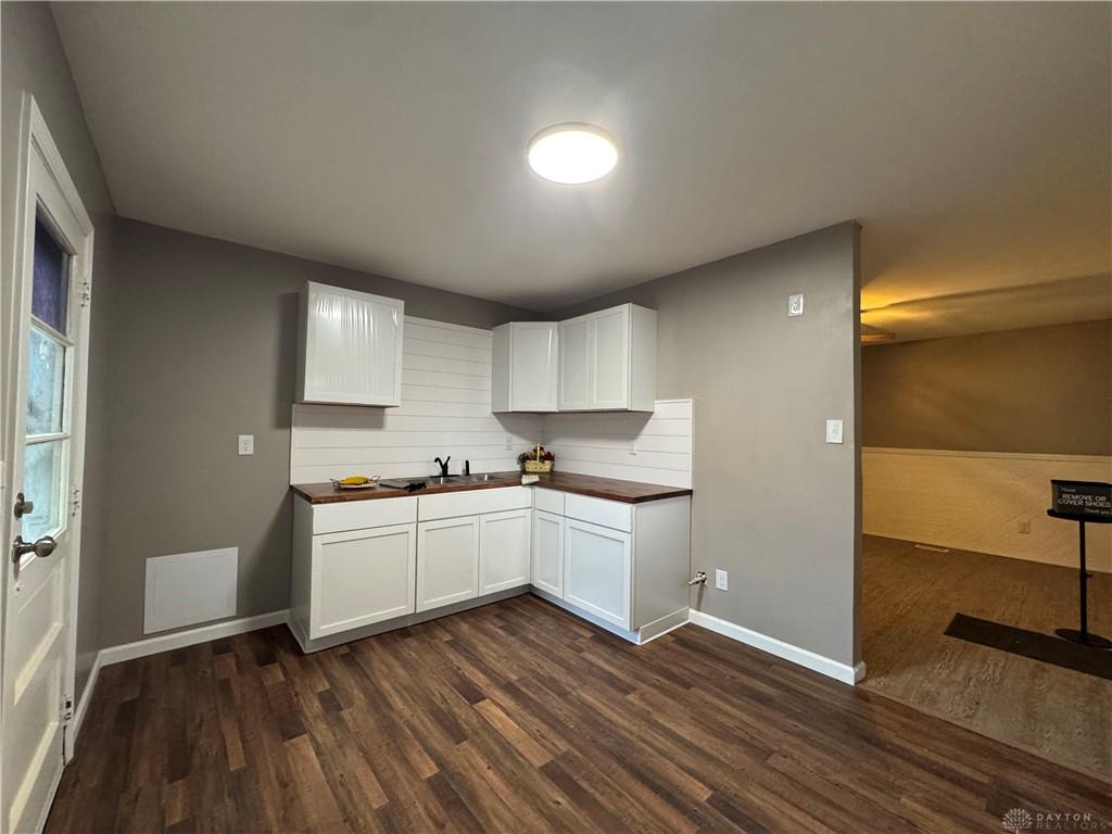 961 Foster Property Photo 6