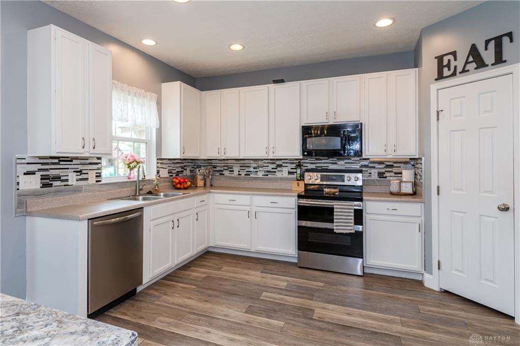 2261 Girard Property Photo 15