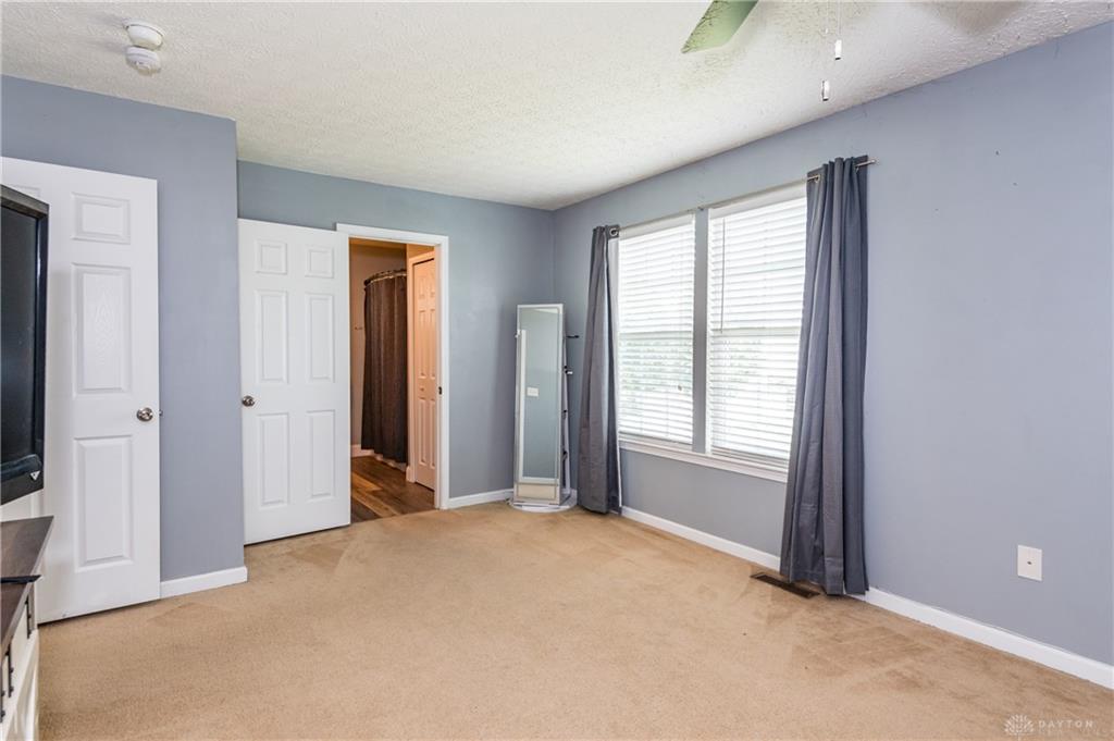 2261 Girard Property Photo 32