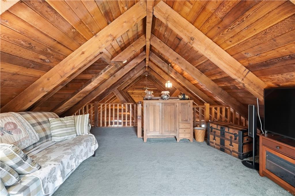 604 E Market Property Photo 6