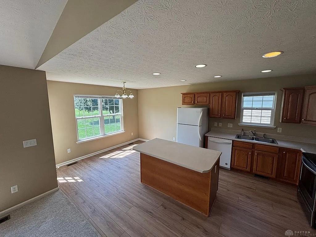 2712 Fieldbrook Property Photo 5