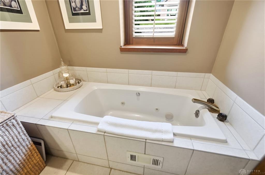 7128 Hunters Creek Property Photo 35