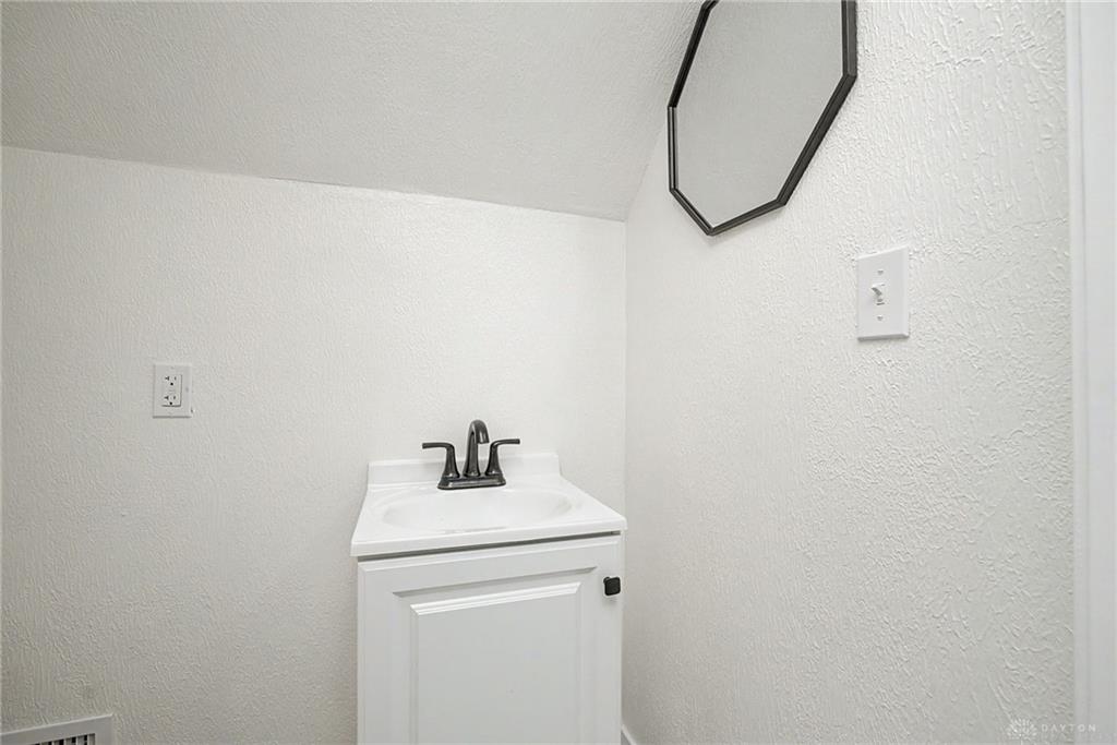 1520 Kumler Property Photo 42
