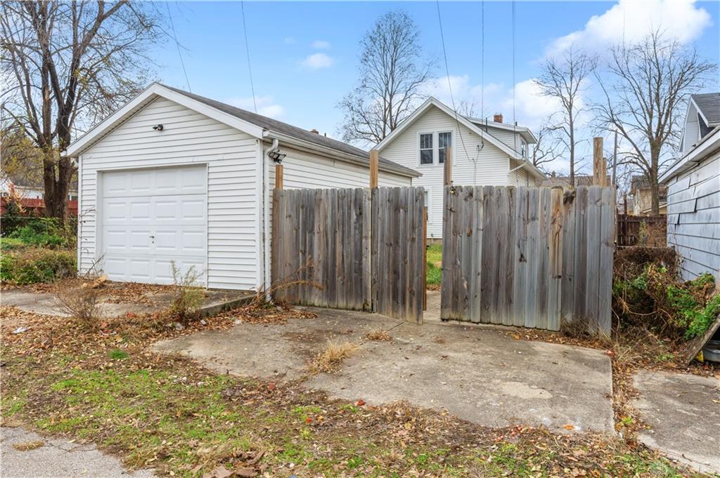 2030 Brookline Property Photo 6