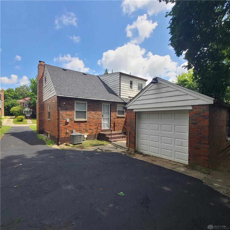 1533 Olmsted Property Photo 3