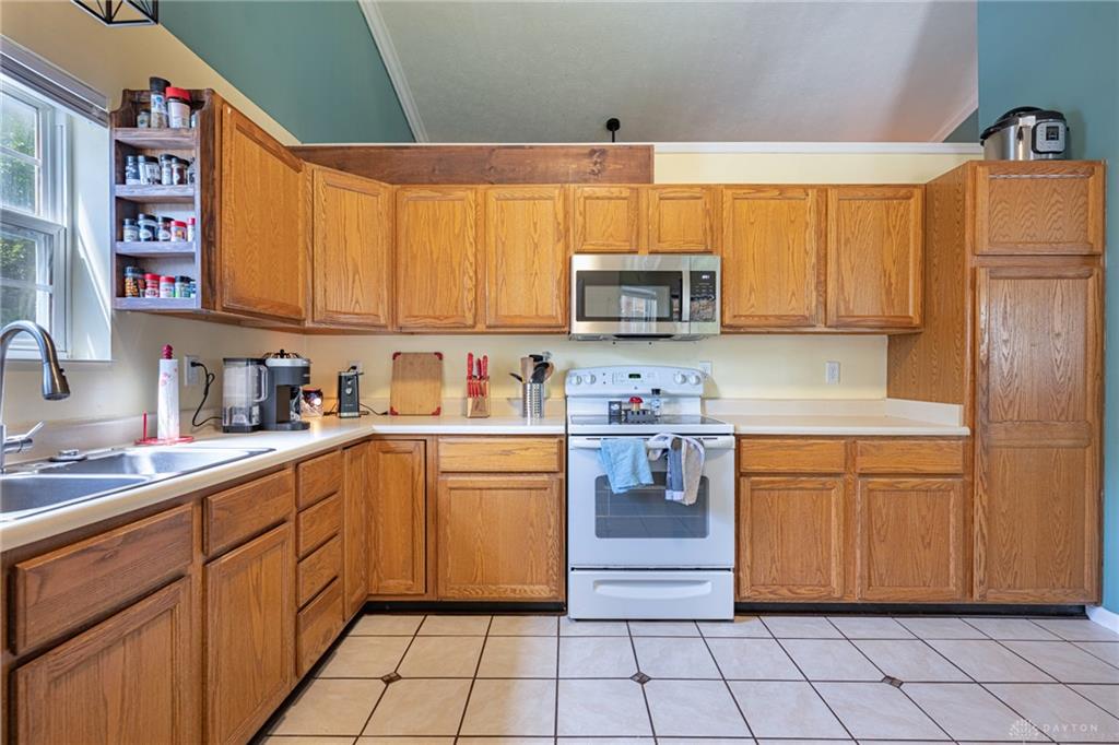 592 Sherman Property Photo 8