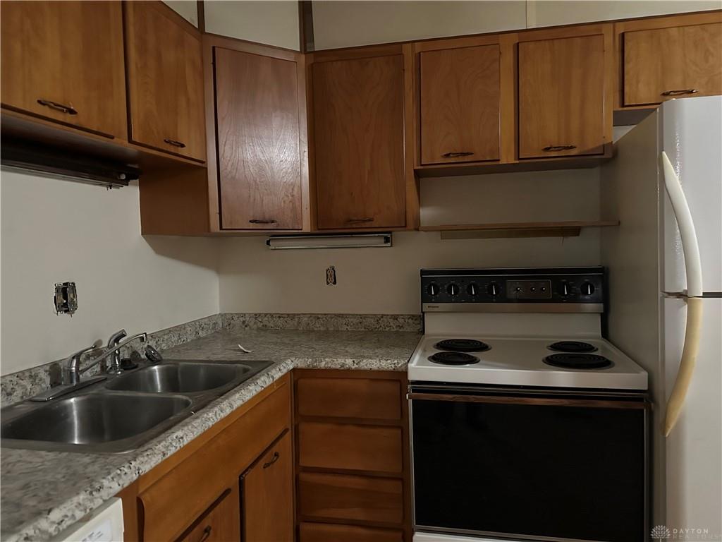 2824 Pinegrove Property Photo 5