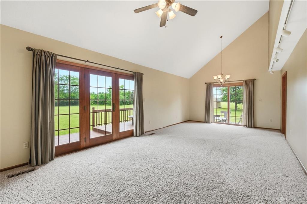 8751 Pleasant Plain Property Photo 3