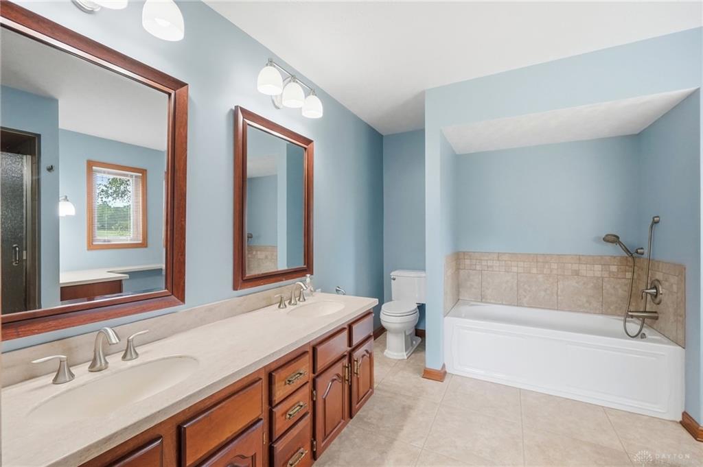 8751 Pleasant Plain Property Photo 5