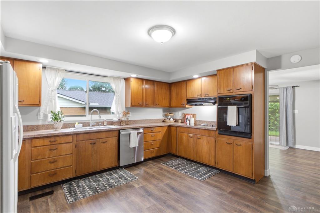 555 Adrian Property Photo 20