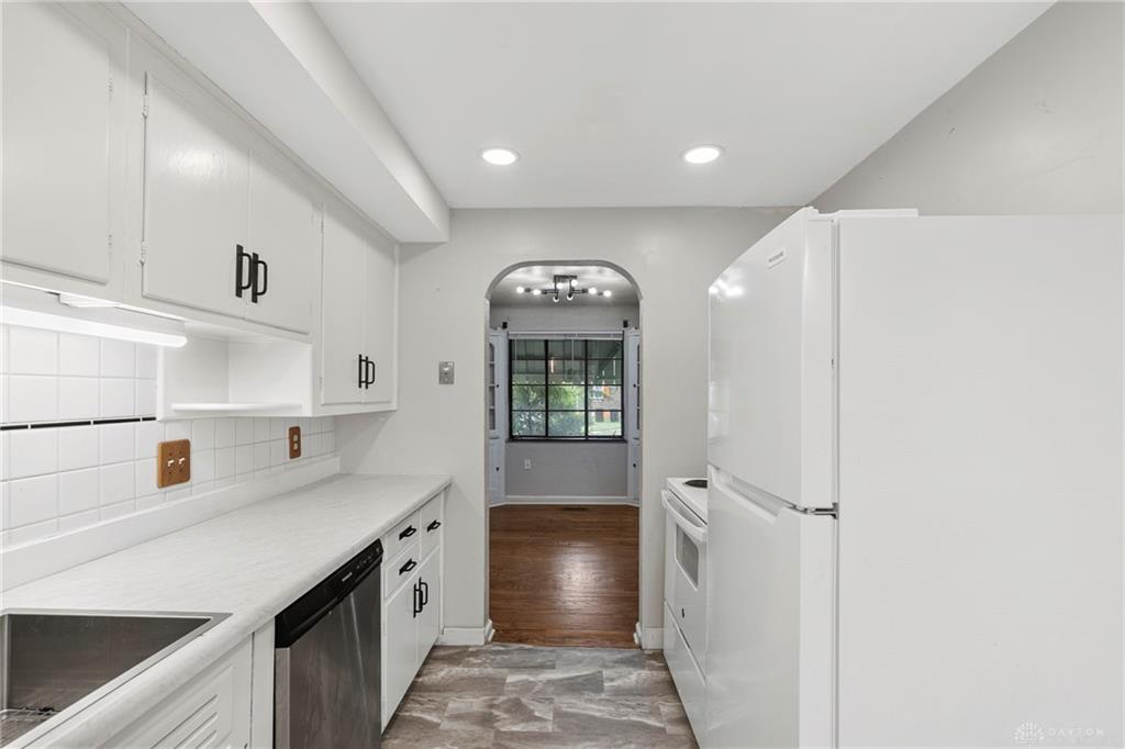 201 Castlewood Property Photo 19