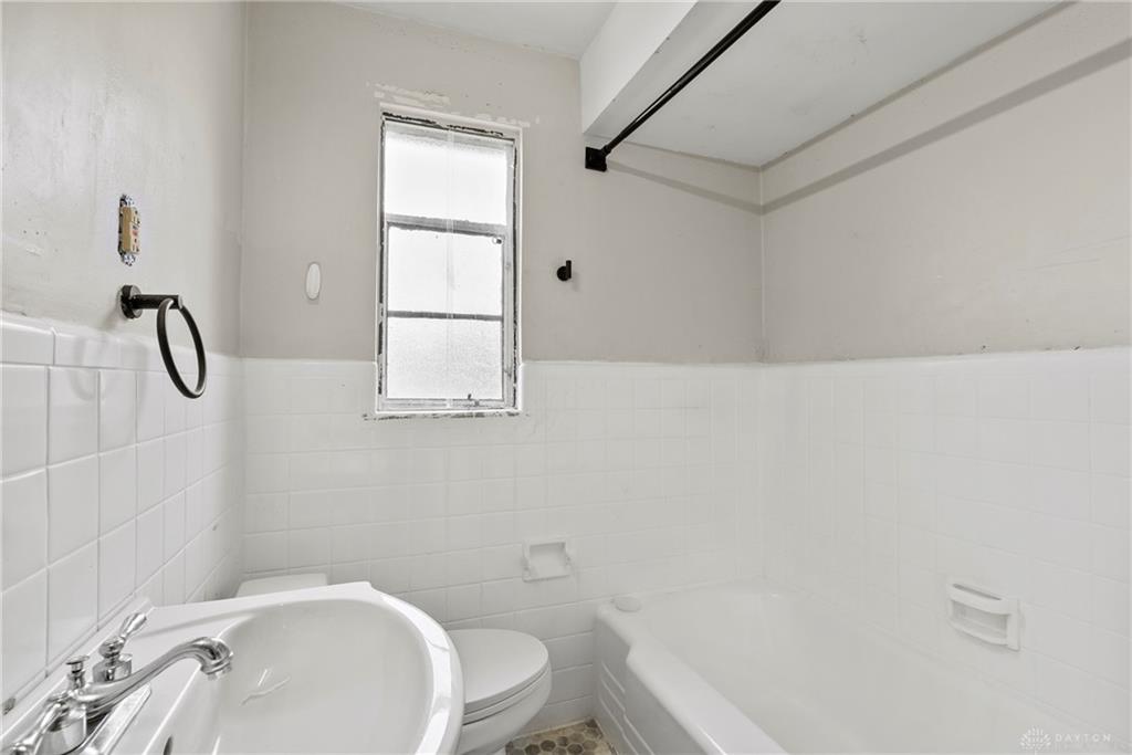 201 Castlewood Property Photo 25